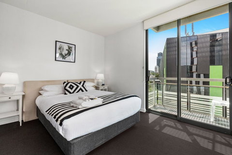 Docklands Private Collection - City Harbour Apartments - Accommodation Main Beach 12