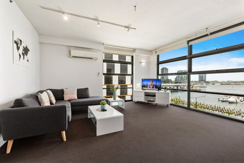 Docklands Private Collection - City Harbour Apartments - Accommodation Main Beach 14