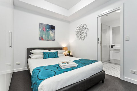 Docklands Private Collection - City Harbour Apartments - Accommodation Main Beach 8