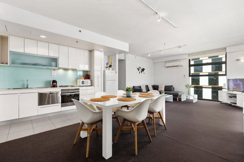 Docklands Private Collection - City Harbour Apartments - Accommodation Main Beach 13