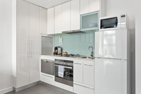 Docklands Private Collection - City Harbour Apartments - Accommodation Main Beach 6
