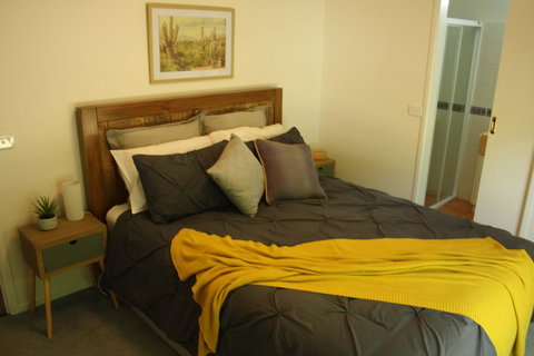 4 Autumn Grove - Accommodation Main Beach 1