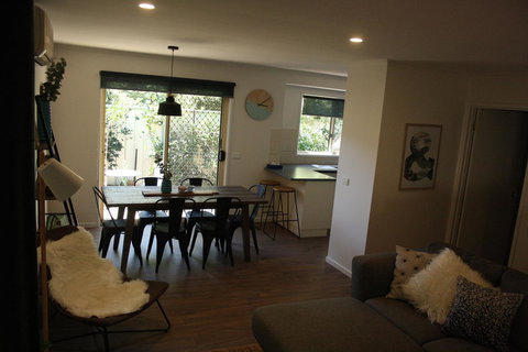 4 Autumn Grove - Accommodation Main Beach 13