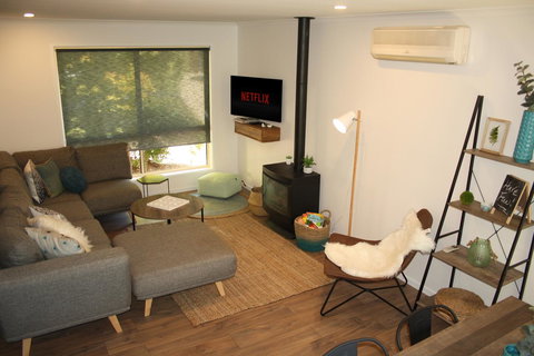 4 Autumn Grove - Accommodation Main Beach 0