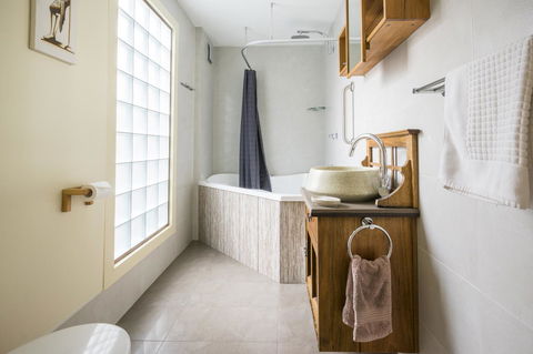 Azen Haven - Accommodation Main Beach 6