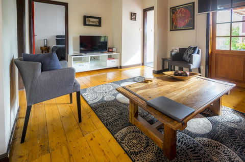 Azen Haven - Accommodation Main Beach 7