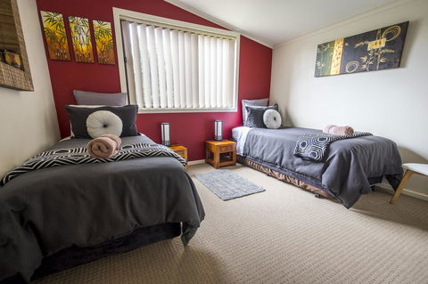 Azen Haven - Accommodation Main Beach 3