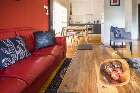 Azen Haven - Accommodation Main Beach 8