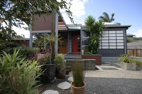 Azen Haven - Accommodation Main Beach 10