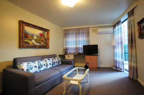 Albert Heights Serviced Apartments - Accommodation Main Beach 11