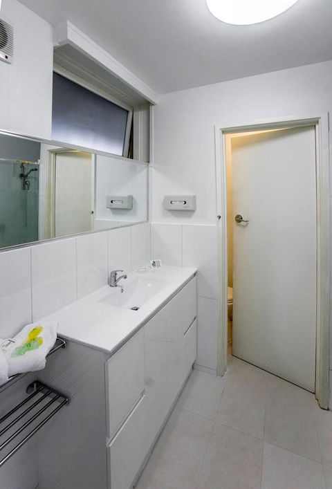 Albert Heights Serviced Apartments - Accommodation Main Beach 2