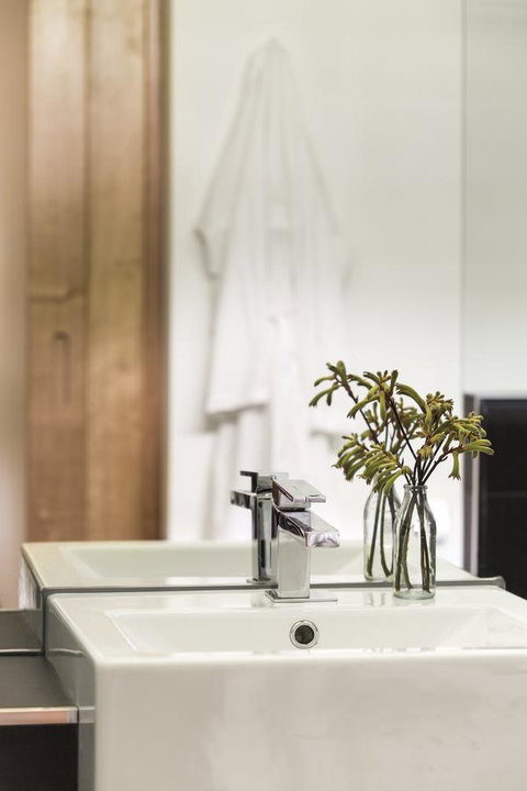 Botanica Editions - Accommodation Main Beach 32