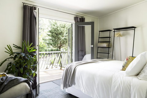 Botanica Editions - Accommodation Main Beach 28