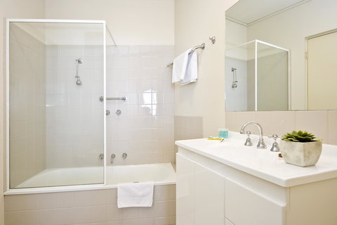 Lornebeach Apartments - Accommodation Main Beach 30