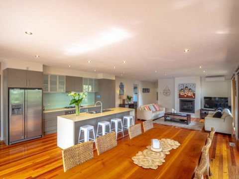 Blairgowrie Moonah Beach House: Walk To Beach - Accommodation Main Beach 3