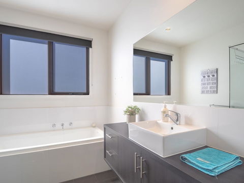 Blairgowrie Moonah Beach House: Walk To Beach - Accommodation Main Beach 15