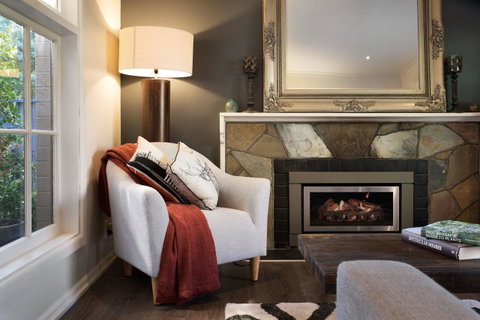 East Street Daylesford - Accommodation Main Beach 0