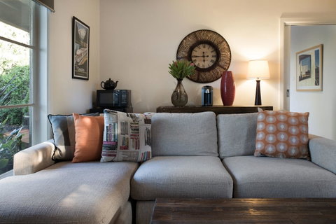 East Street Daylesford - Accommodation Main Beach 26
