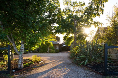 East Street Daylesford - Accommodation Main Beach 7