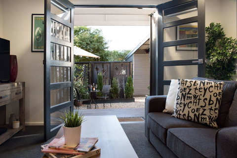 East Street Daylesford - Accommodation Main Beach 12