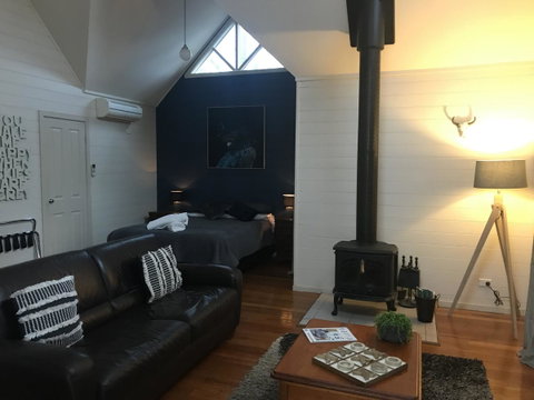 Two Truffles Cottages - Accommodation Main Beach 12