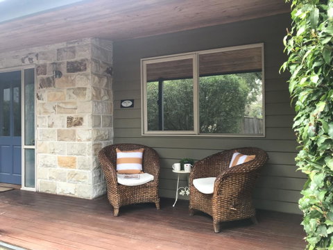 Two Truffles Cottages - Accommodation Main Beach 2
