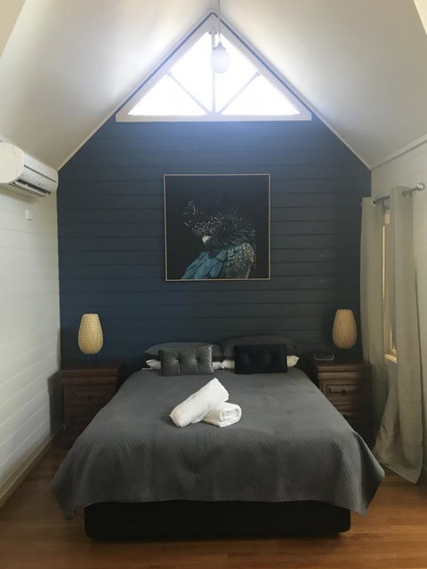 Two Truffles Cottages - Accommodation Main Beach 11