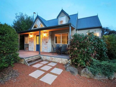 Two Truffles Cottages - Accommodation Main Beach 0