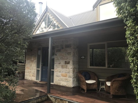Two Truffles Cottages - Accommodation Main Beach 1