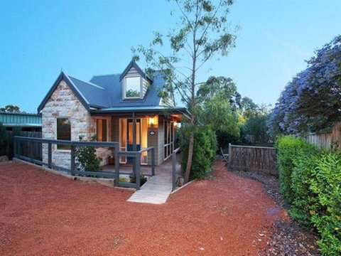 Two Truffles Cottages - Accommodation Main Beach 8
