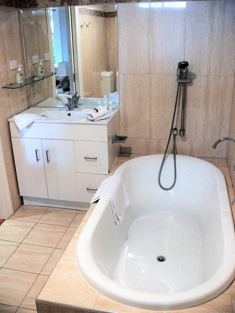 Fairbank House - Accommodation Main Beach 4