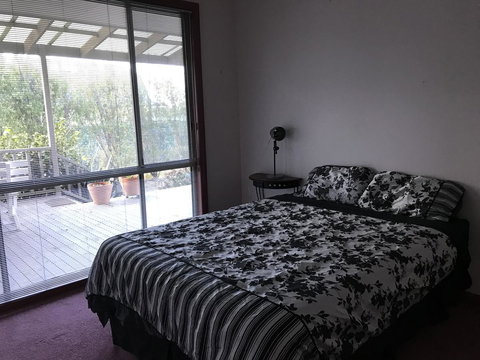 Eagle Bay Views - Accommodation Main Beach 14