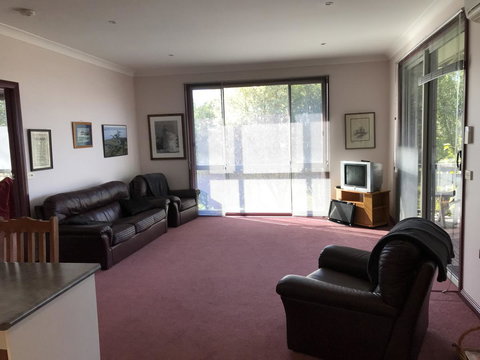 Eagle Bay Views - Accommodation Main Beach 10