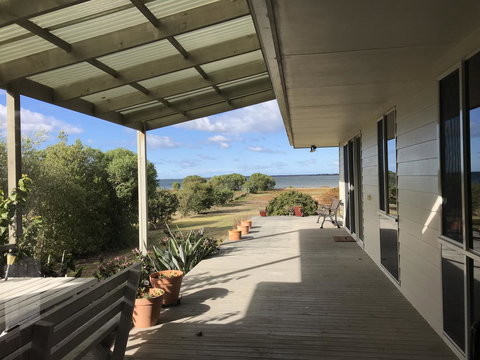 Eagle Bay Views - Accommodation Main Beach 0