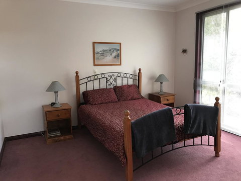 Eagle Bay Views - Accommodation Main Beach 8