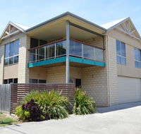 Ocean View Beach house - Accommodation Main Beach