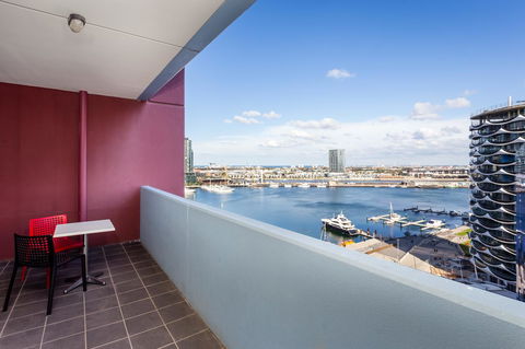 Accent Accommodation@Docklands - Accommodation Main Beach 1
