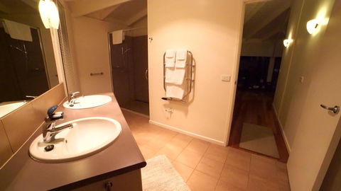 Limosa Rise - Accommodation Main Beach 4