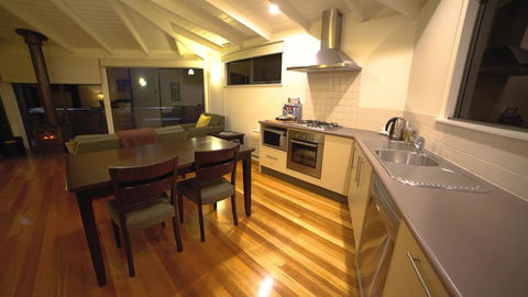 Limosa Rise - Accommodation Main Beach 6