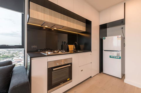 International 2 Bed 2 Bath Apartment - Accommodation Main Beach 4