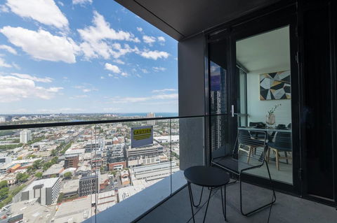 International 2 Bed 2 Bath Apartment - Accommodation Main Beach 11