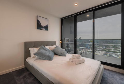 International 2 Bed 2 Bath Apartment - Accommodation Main Beach 5