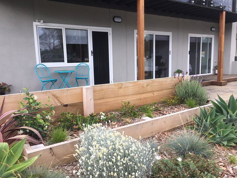 The Wheelhouse - 2BR Waterfront Apt In Town - Accommodation Main Beach 19