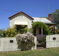 Miss Pym's Cottage - Accommodation Main Beach