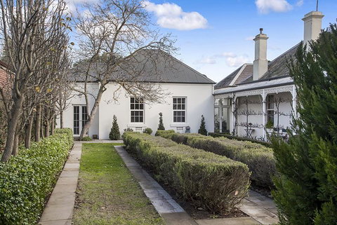 Camellia Cottage - Accommodation Main Beach 0