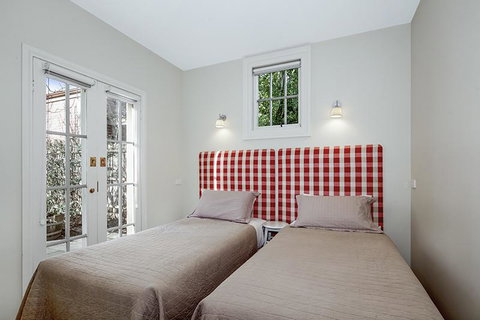 Camellia Cottage - Accommodation Main Beach 3