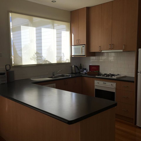 Lakeside Conti Villas - Accommodation Main Beach 5