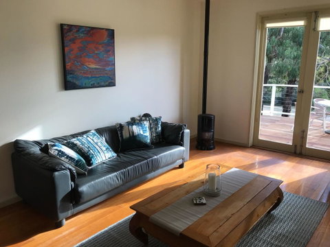 Lakeside Conti Villas - Accommodation Main Beach 1