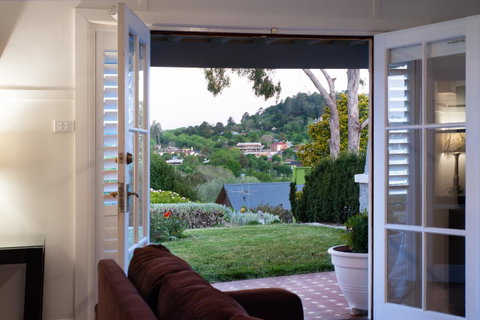 Churchills - Accommodation Main Beach 0