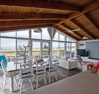 Stunning Waterfront only 10 minutes to Phillip Island - Pet Friendly - Accommodation Main Beach